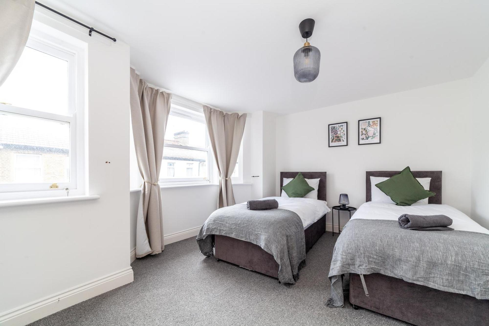 Arte Stays Serviced Houses Stratford - 3 Bedrooms 2 Bathrooms Houses London, Stratford, Maryland, Free Parking, Garden, Weekly Or Monthly Stays - Up To 8 Guests Eksteriør billede