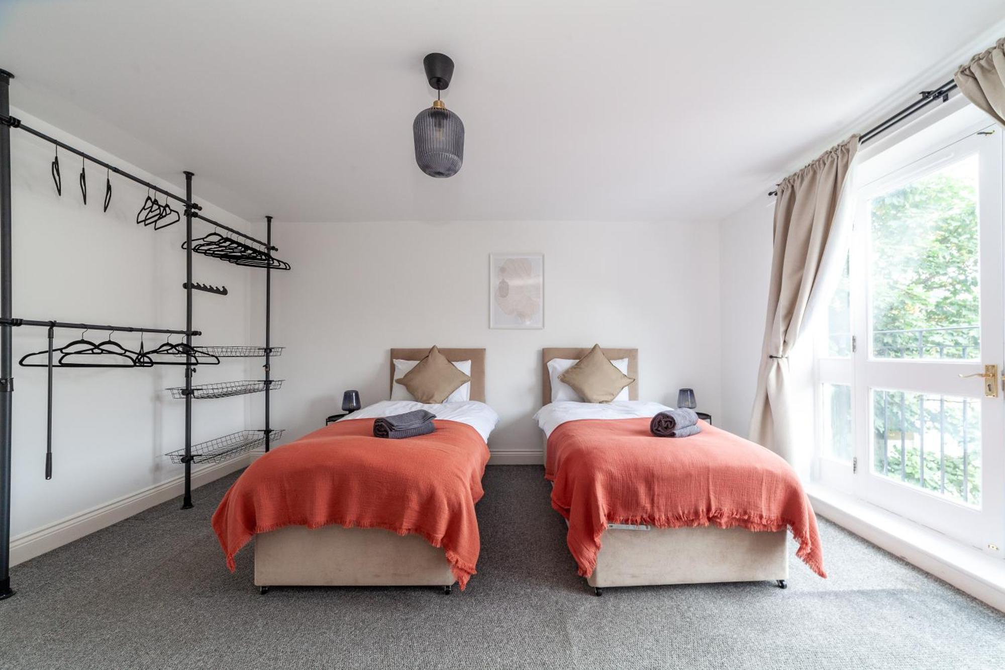 Arte Stays Serviced Houses Stratford - 3 Bedrooms 2 Bathrooms Houses London, Stratford, Maryland, Free Parking, Garden, Weekly Or Monthly Stays - Up To 8 Guests Eksteriør billede