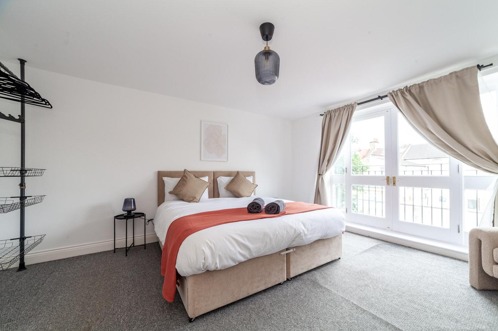 Arte Stays Serviced Houses Stratford - 3 Bedrooms 2 Bathrooms Houses London, Stratford, Maryland, Free Parking, Garden, Weekly Or Monthly Stays - Up To 8 Guests Eksteriør billede