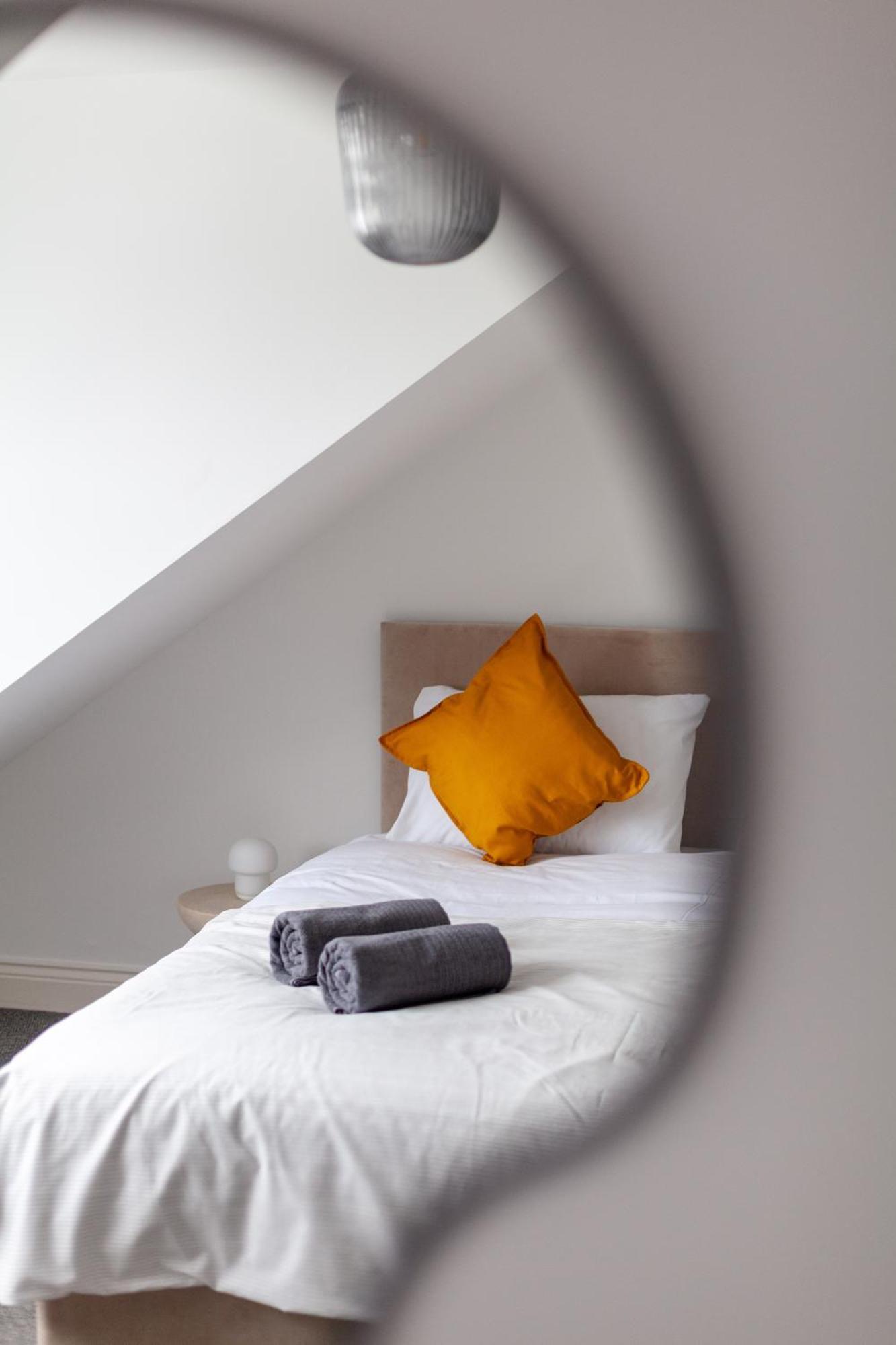 Arte Stays Serviced Houses Stratford - 3 Bedrooms 2 Bathrooms Houses London, Stratford, Maryland, Free Parking, Garden, Weekly Or Monthly Stays - Up To 8 Guests Eksteriør billede
