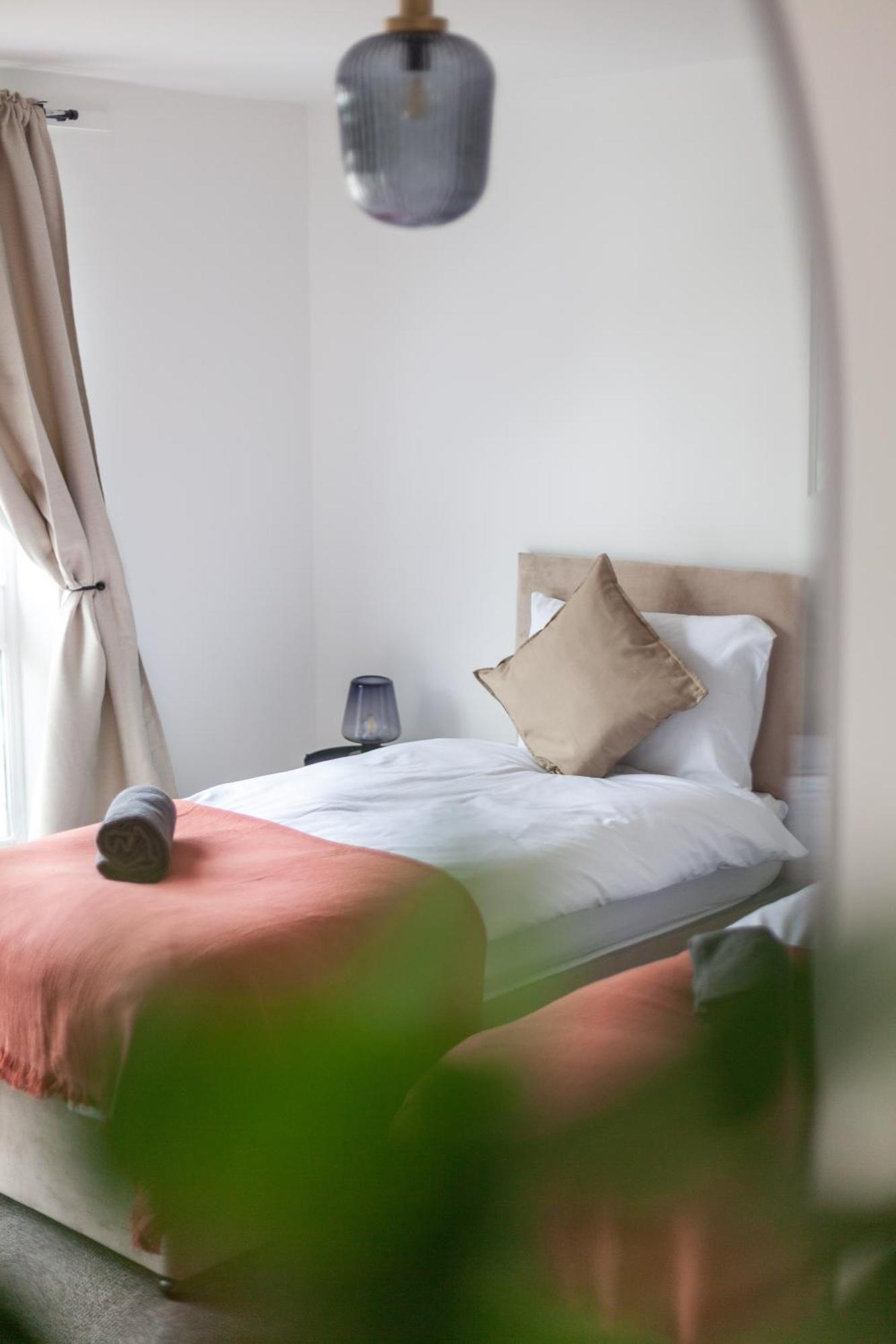 Arte Stays Serviced Houses Stratford - 3 Bedrooms 2 Bathrooms Houses London, Stratford, Maryland, Free Parking, Garden, Weekly Or Monthly Stays - Up To 8 Guests Eksteriør billede